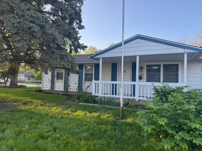 Building Photo - 1900 Beck Ln