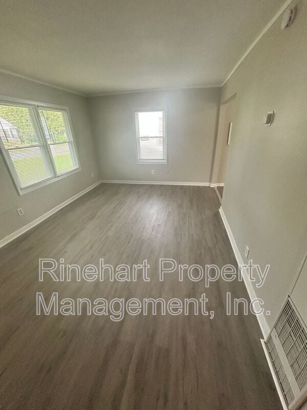 Building Photo - 364 Baker St