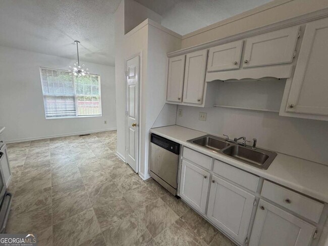 Building Photo - 1613 Fort Perry Way