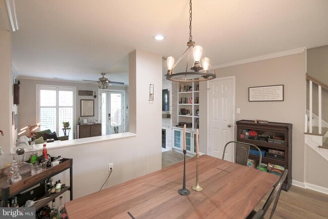 Building Photo - 332 S Alfred St