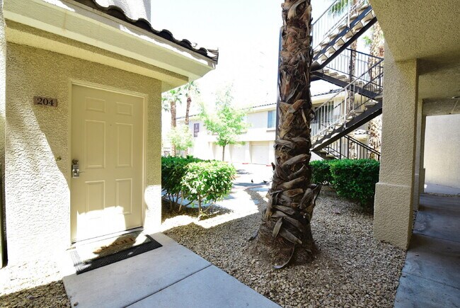 Building Photo - SPECIOUS 2 BED 2 BATH CONDO WITH ATTACHED CAR GRAGAE AT VISTANA