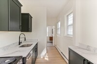 Building Photo - 169 Waterman St