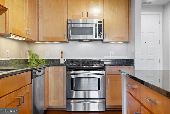 Building Photo - 2200 N Westmoreland St