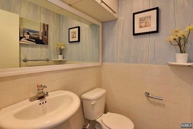 Building Photo - 798 Spinnaker Ct