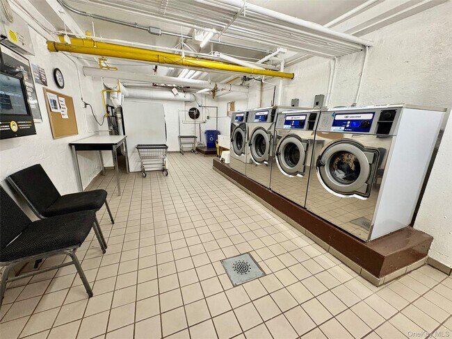 Building Photo - 98-41 64th Rd