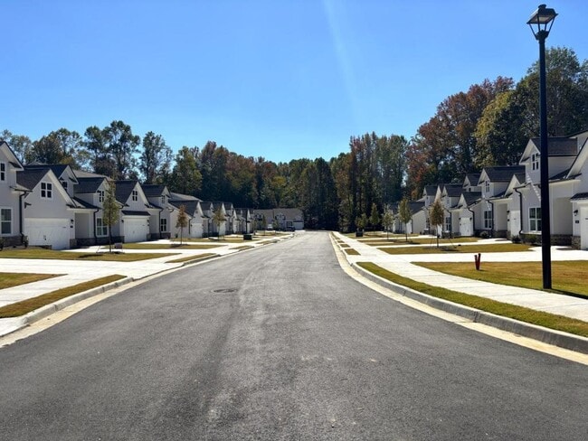 Building Photo - 36 Village Ct