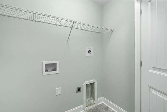 Building Photo - Charming 3 Bedroom Townhome with Private Patio & Fenced Backyard