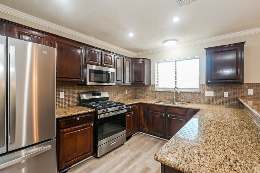 Building Photo - 14118 Double Pine Dr