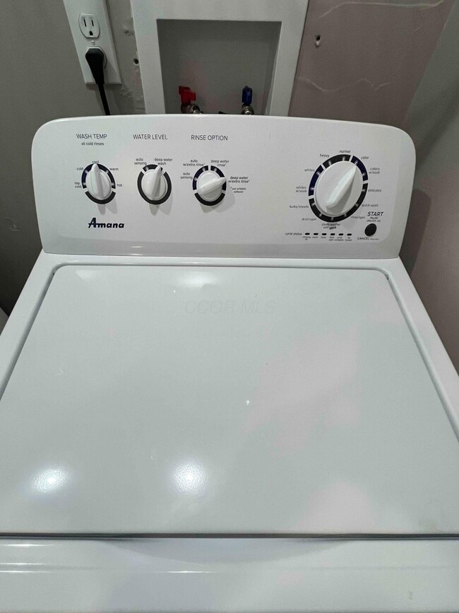 Building Photo - 7831 Meadowhaven Blvd