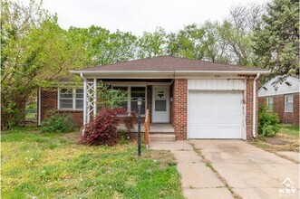 Building Photo - 351 N Woodlawn Blvd