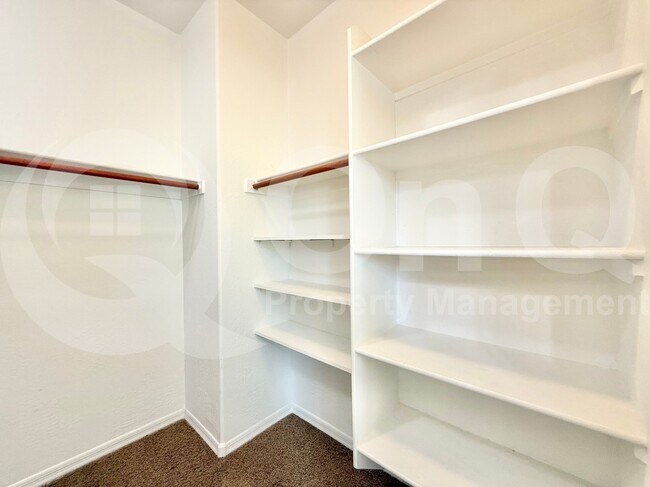 Building Photo - 9218 W Meadow Dr