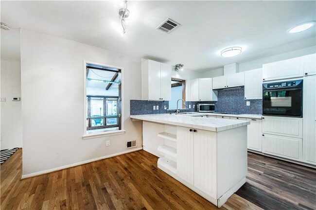 Building Photo - Updated White Rock Lake Area Duplex