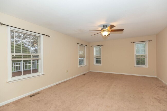 Building Photo - 4 bed, 2.5 bath Single Family Home in Char...