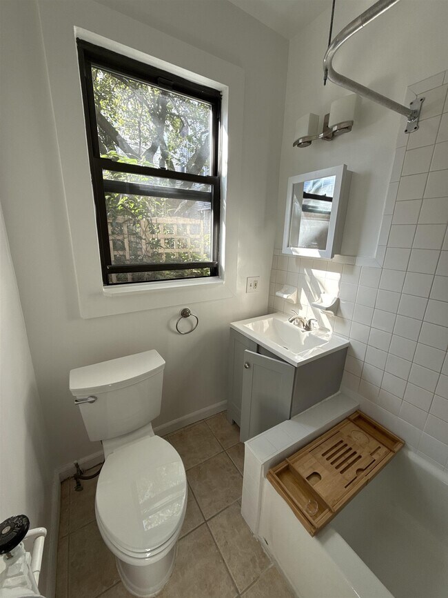 Building Photo - 644 WESTSIDE Ave