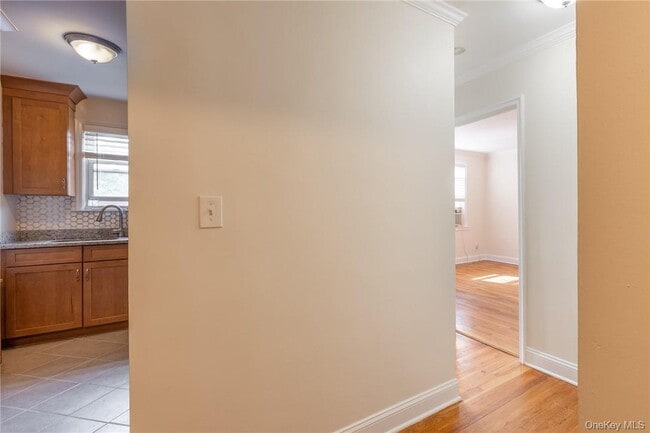 Building Photo - 33 E Grand St