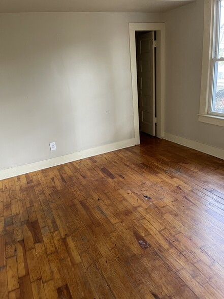 Building Photo - 326 Sanford St