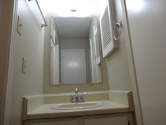 Building Photo - 13716 Sablecrest Dr