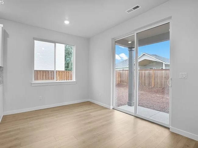 Building Photo - 1124 SE 33rd St