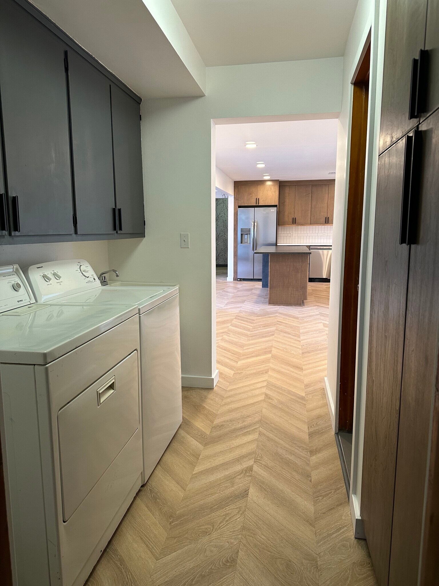 Building Photo - 3711 Ruthland Dr