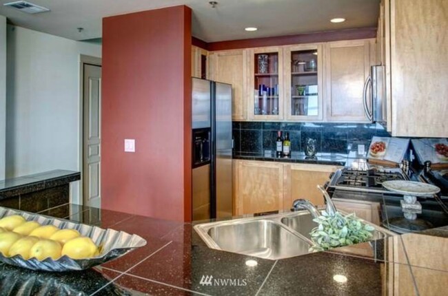Building Photo - Luxury Living with Unmatched Views of Puge...