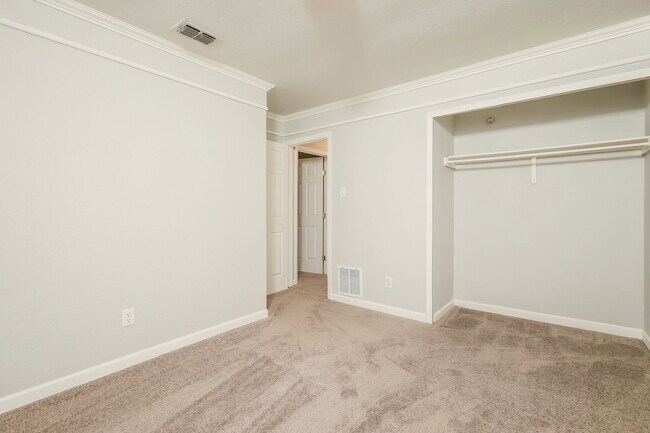 Building Photo - 2730 Bear Springs Dr