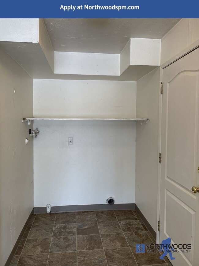Building Photo - Charming 2 Bedroom 2 Bathroom Home