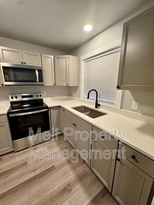 Building Photo - 1927 Steven St