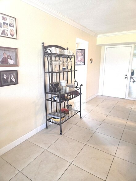 Building Photo - 5715 Fairway Park Dr