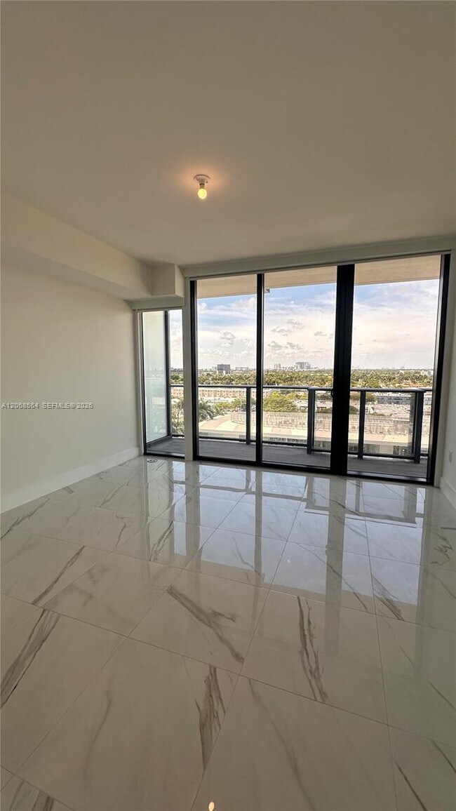 Building Photo - 1170 E Hallandale Beach Blvd