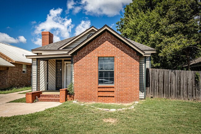 Primary Photo - 1813 SW B Ave