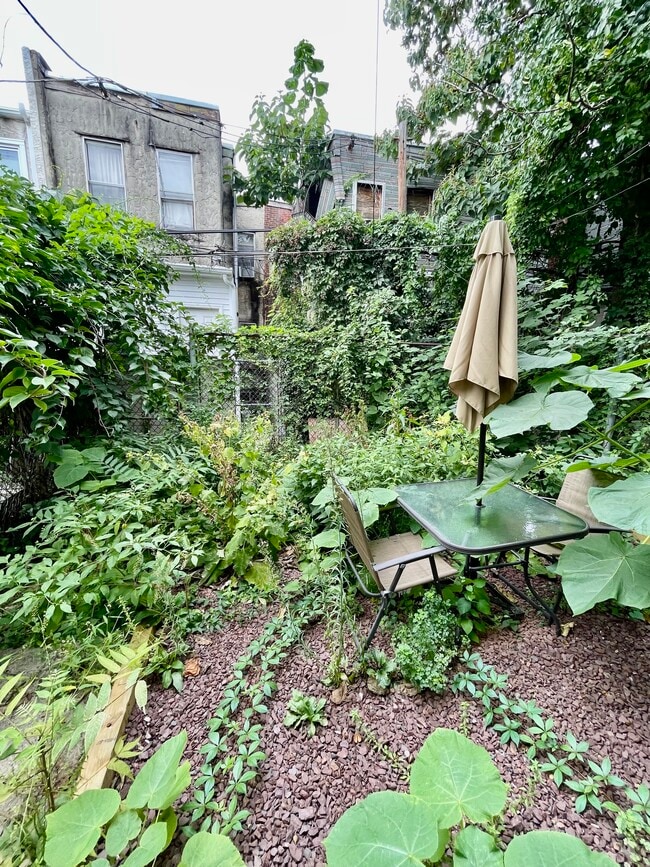 Building Photo - 5215 Cedar Ave