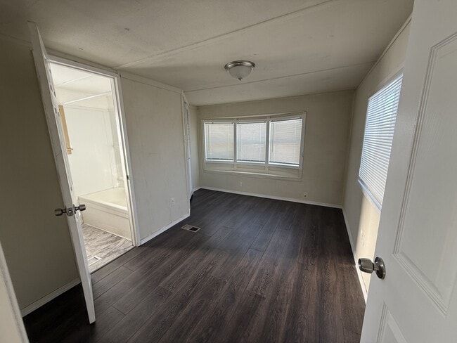 Building Photo - 3189 Eastview Rd