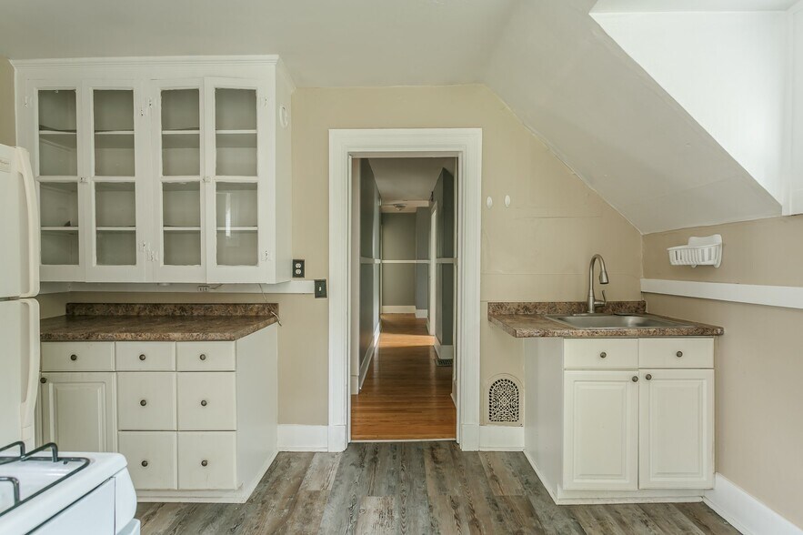 Building Photo - 4 Carroll Pl