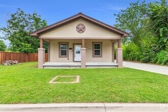 Building Photo - 1424 Woods Ln