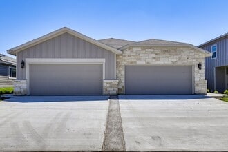 Building Photo - 736 Wheatfield Dr