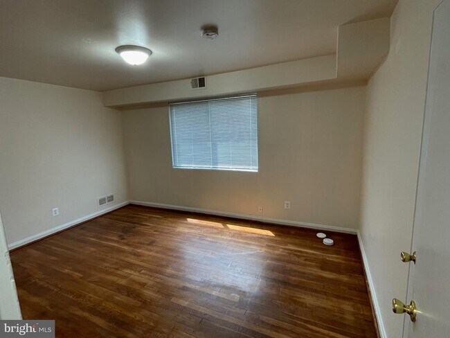 Building Photo - 500 17th St NE