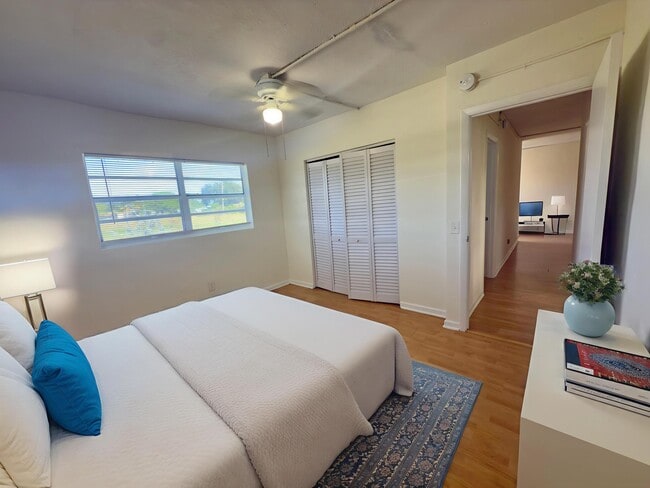 Building Photo - 229 NW 15th Ave