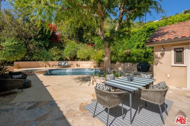 Building Photo - 9545 Dalegrove Dr