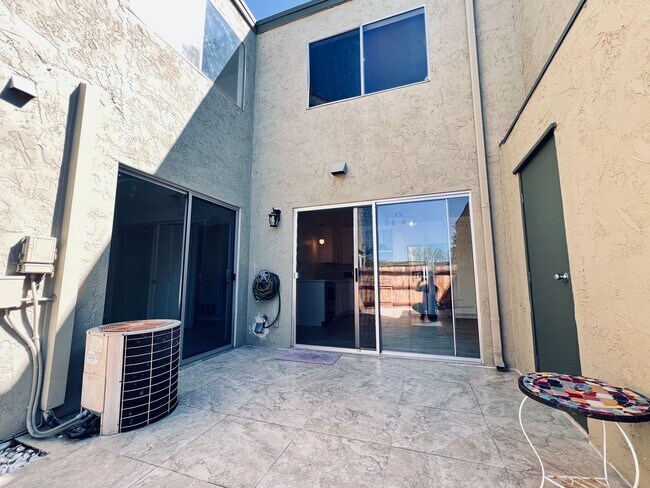 Building Photo - Peaceful 3/1.5 Tierrasanta Condo - Villa M...