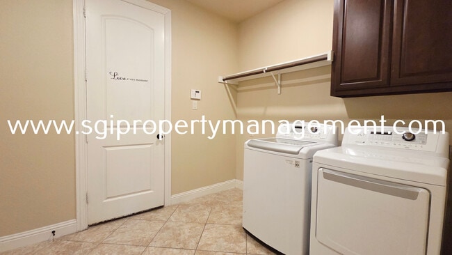 Building Photo - 201 Pasadena Trail