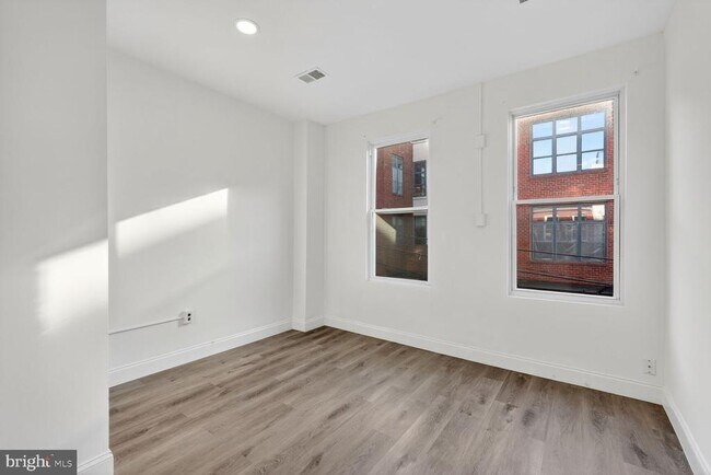 Building Photo - 2409 18th St NW