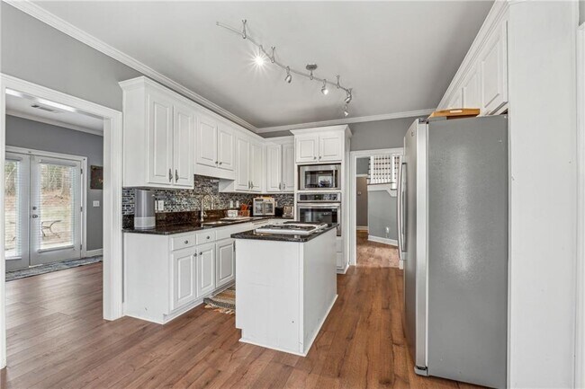 Building Photo - 3207 Haleys Way SE