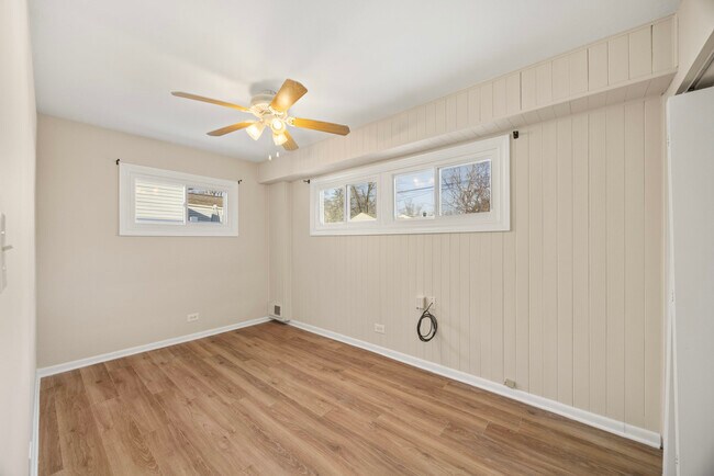 Building Photo - 1309 S Naperville Rd