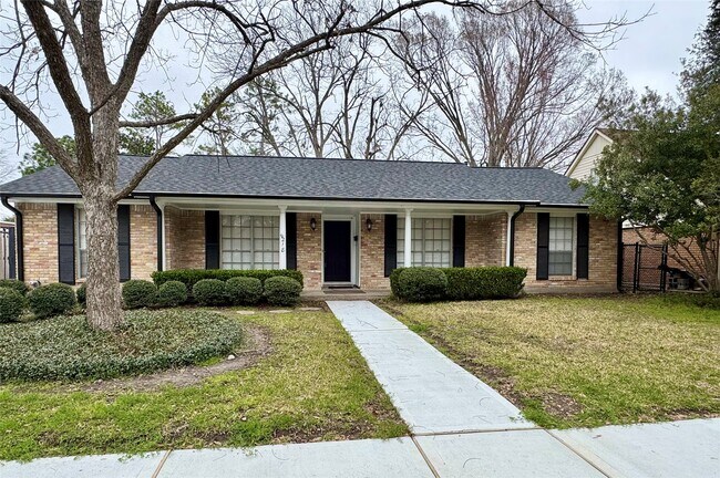 Primary Photo - 8218 Edgemoor Dr