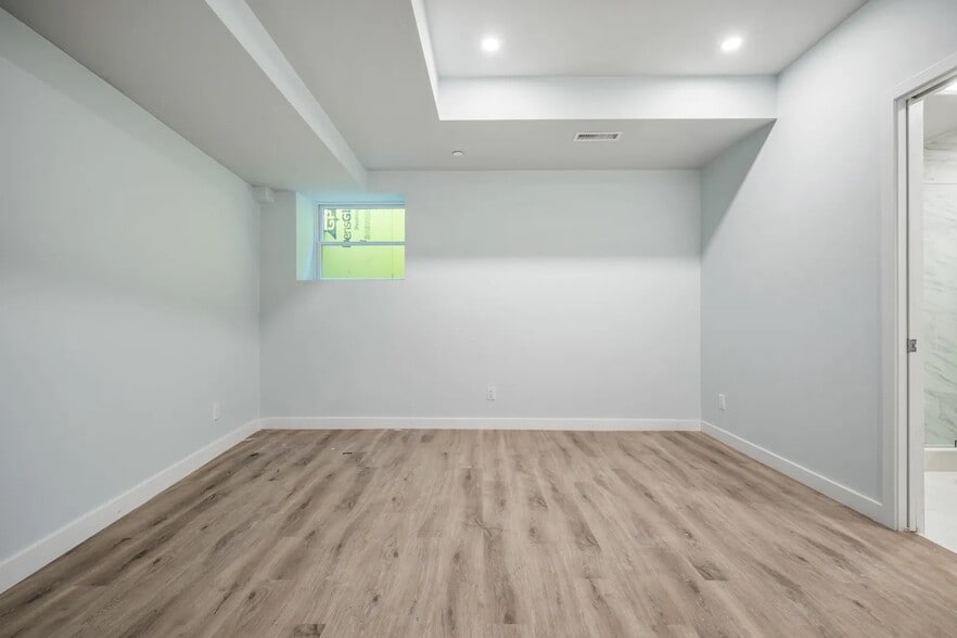 Building Photo - 147 Grampian Way