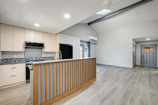 Building Photo - 2107 Darwin Dr