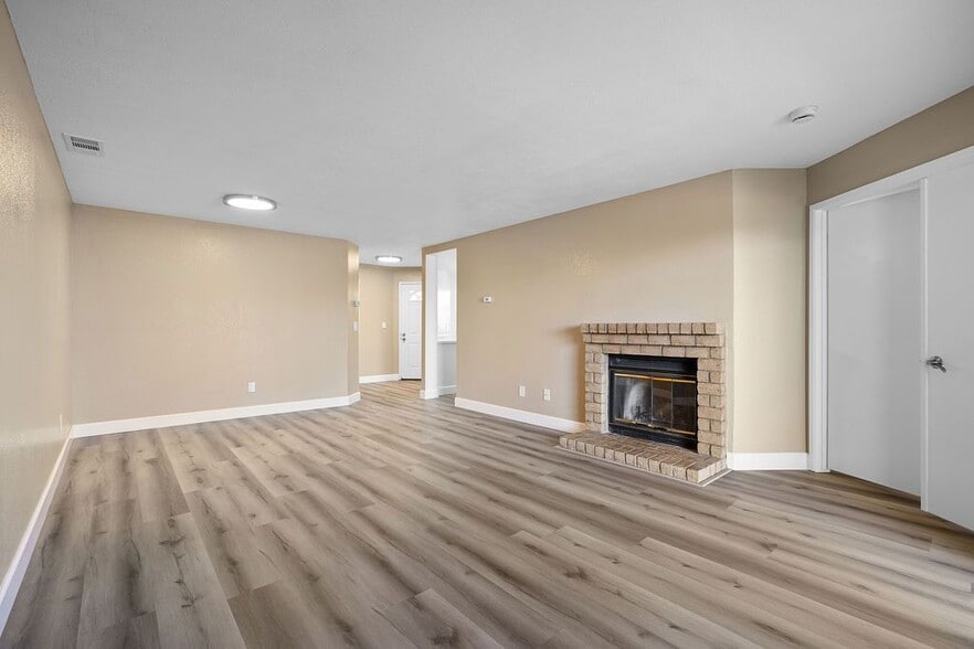 Building Photo - 109 Devonwood