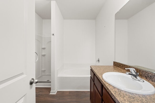 Building Photo - 718 Crystal Lakes Dr