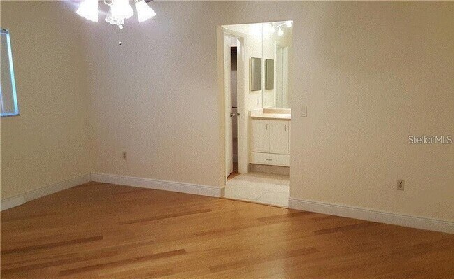 Building Photo - 637 Peachwood Dr