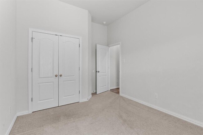 Building Photo - 562 Leadtree Loop